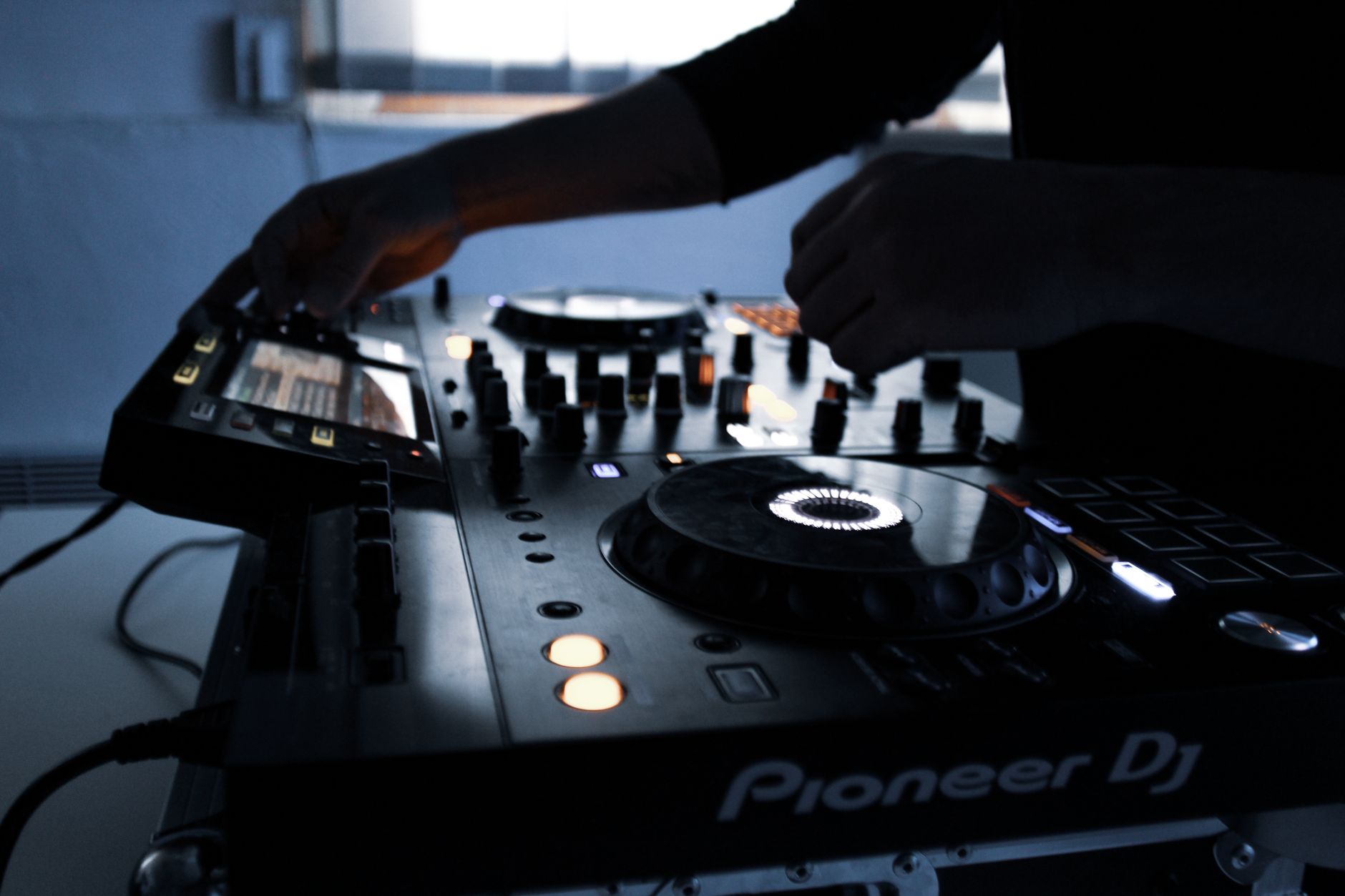 DJ équipe à Cergy